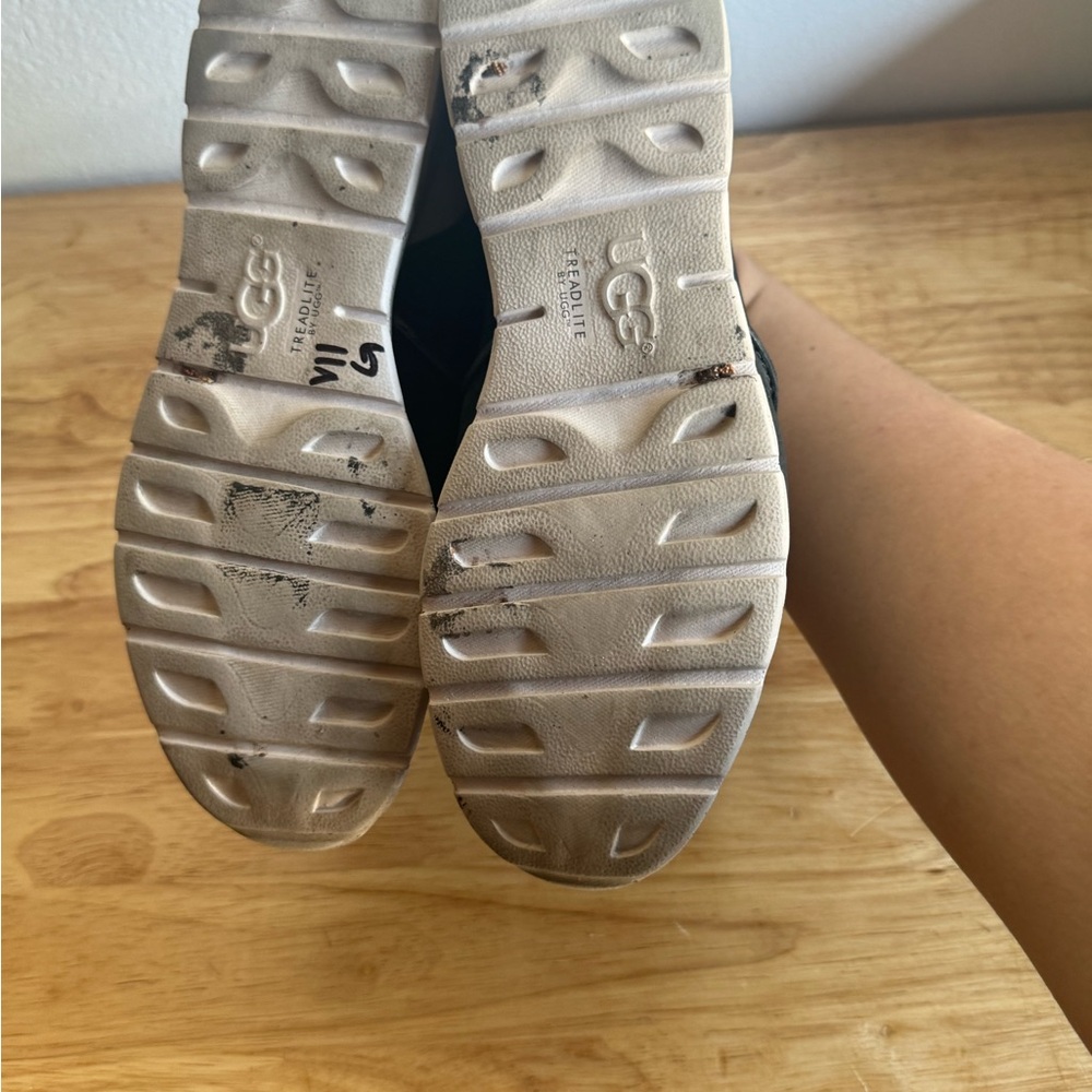 UGG Australia tye leather - Picture 4 of 4